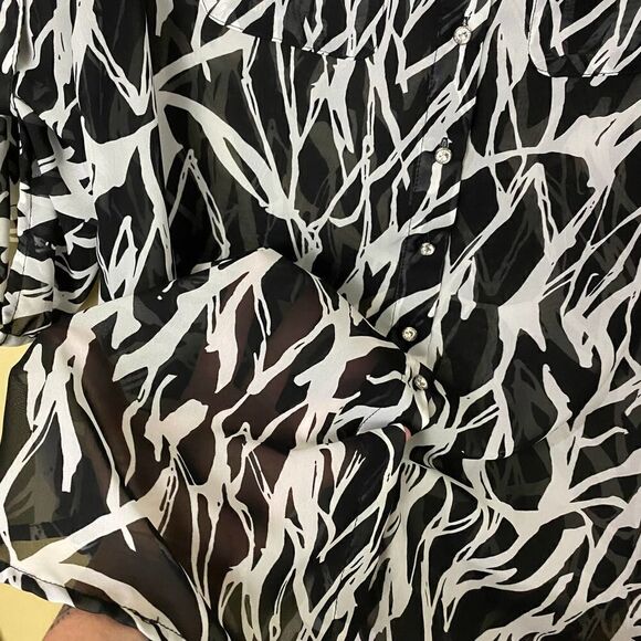 Sunny Leigh Black & White Sheer Graphic Print Button Down Blouse Size Small - Picture 4 of 7